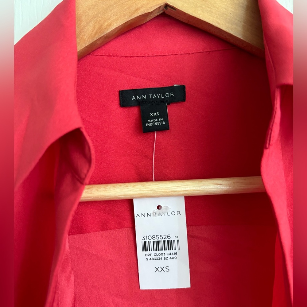 Nwt tags button down - Picture 2 of 2